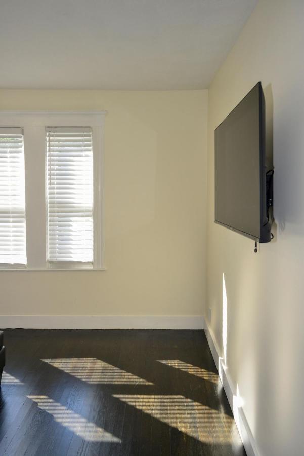 Modern Two Bedroom Condo - Boston Stoneham Exterior photo